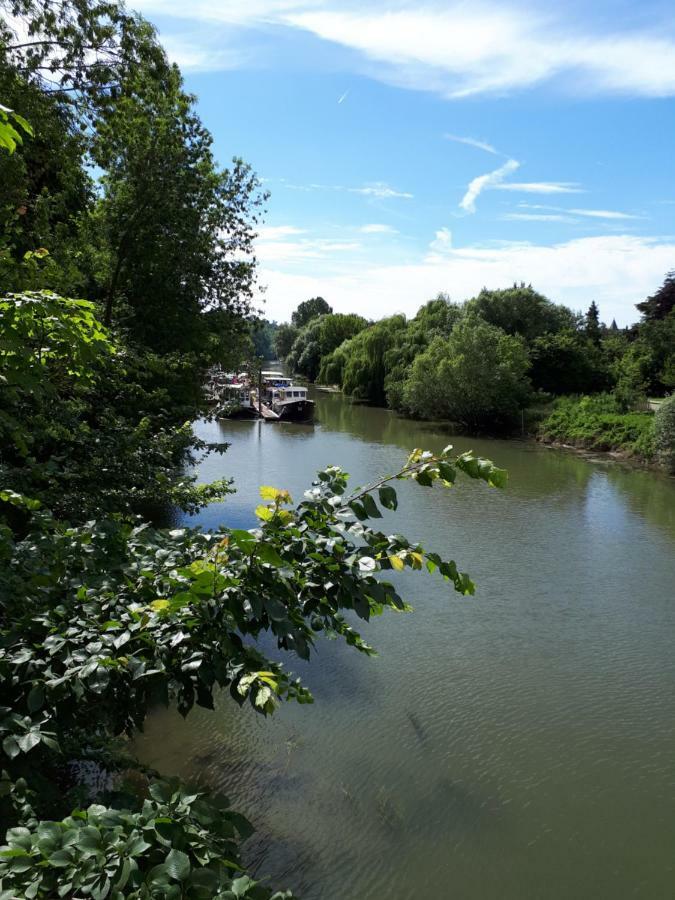Les Seringats Poissy Exterior foto
